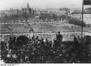 Hitler Heldenplatz Wien 15.3.1938.jpg