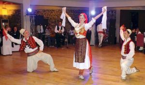 Albanien-Folklore.jpg