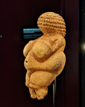Venus-von-Willendorf-Original-NHM-Vienna-Robert-Matthees.jpg