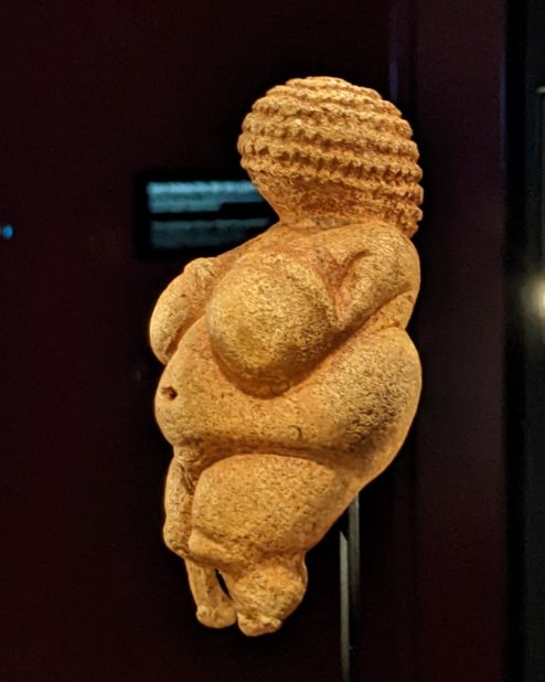 Venus-von-Willendorf-Original-NHM-Vienna-Robert-Matthees.jpg